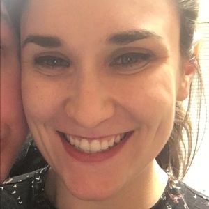 Meet your Posher, Elise